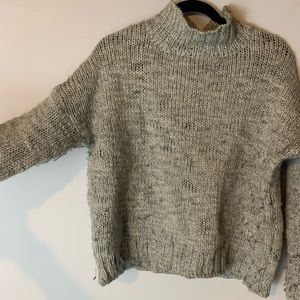 Turtle neck gray knit sweater
